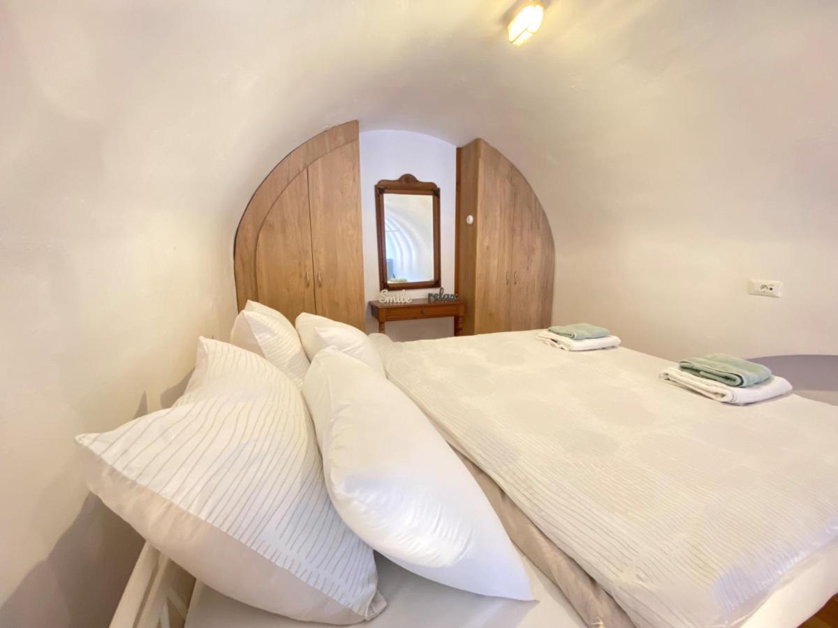 Seafront - Harbour View , Pitini 2 Apartment Сими Екстериор снимка